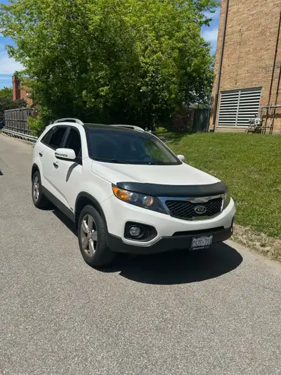 2012 Kia sorento EX All leather interior Panoramic sunroof Push to start 4x4 Heated seats and steeri...