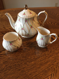 Sadler Pink Rosebud Teapot, Cream and Sugar Set