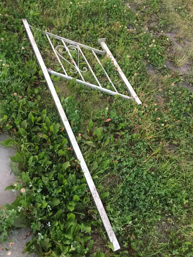 Metal railing. Handrail in Decks & Fences in St. Albert - Image 2