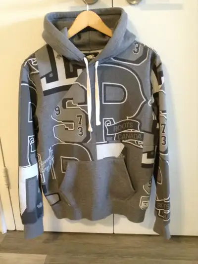 ROOTS clothing for 14 - 16 years old Rare Kanga Hoodie (men size XS) Slim Salt & Pepper Sweatpants (...