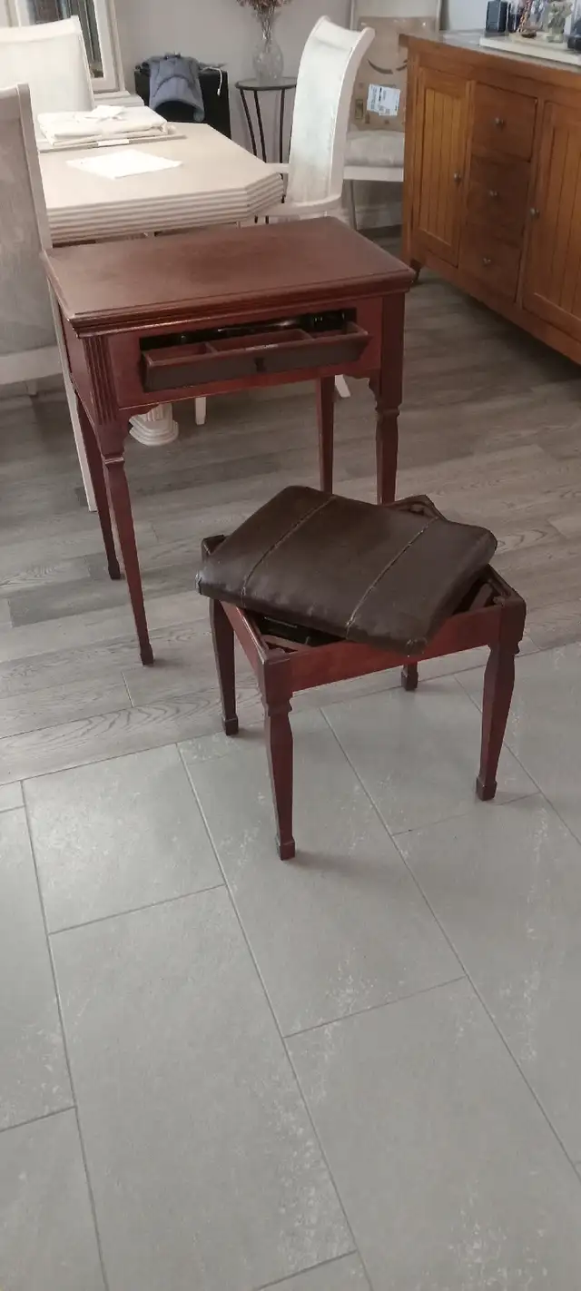 ANTIQUE SINGER SEWING MACHINE in Arts & Collectibles in Oshawa / Durham Region - Image 3