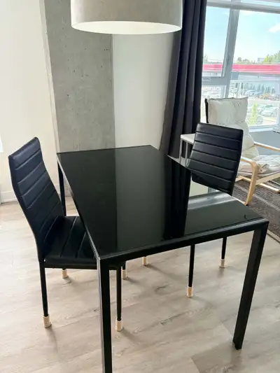 TABLE NOIRE  AVEC DESSUS EN VITRE, View more