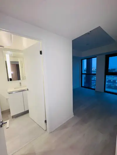 Welcome to this brand-new luxury condo in the heart of Leaside! This bright and spacious 1+Den, 2-Ba...