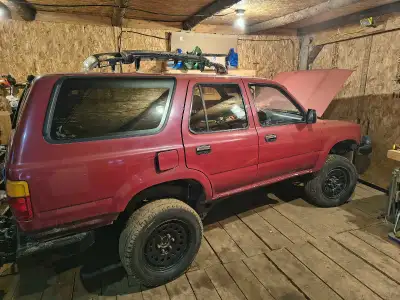 Acheter comme truck de ferme, il a monté la terre deux fois pis les brakes ont sauté. J'ai retirer l...
