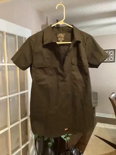 Dickies Short Sleeve Shirt - women’s size medium, View more