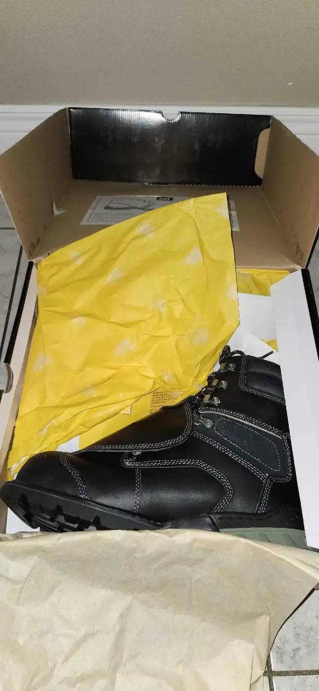 Work Boots in Men's Shoes in Cambridge - Image 2