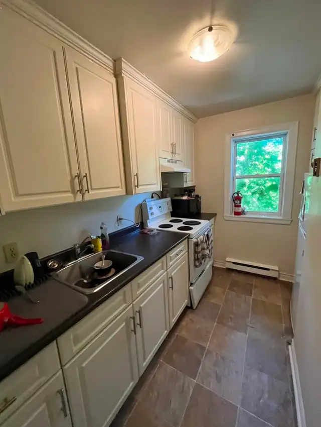 3- Bedroom, 1-Bathroom Complex for Summer Sublet in Short Term Rentals in City of Halifax - Image 4