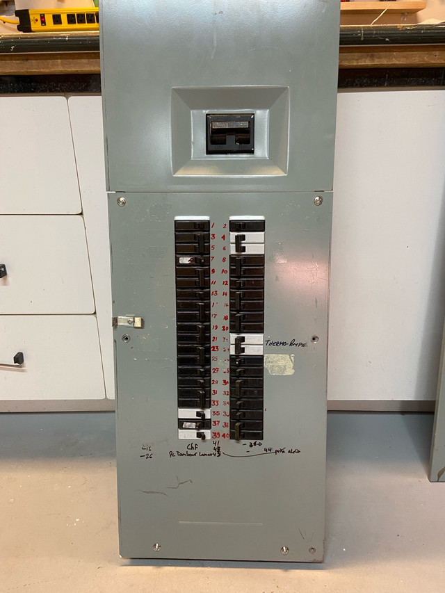 Panneau électrique 200 amp. + disjonteurs dans Électricité  à Saguenay