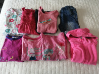 Vêtements pour petites filles.
