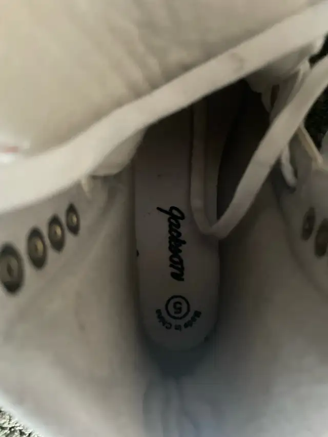 Figure Skates Size 5 in Skates & Blades in Oakville / Halton Region - Image 6