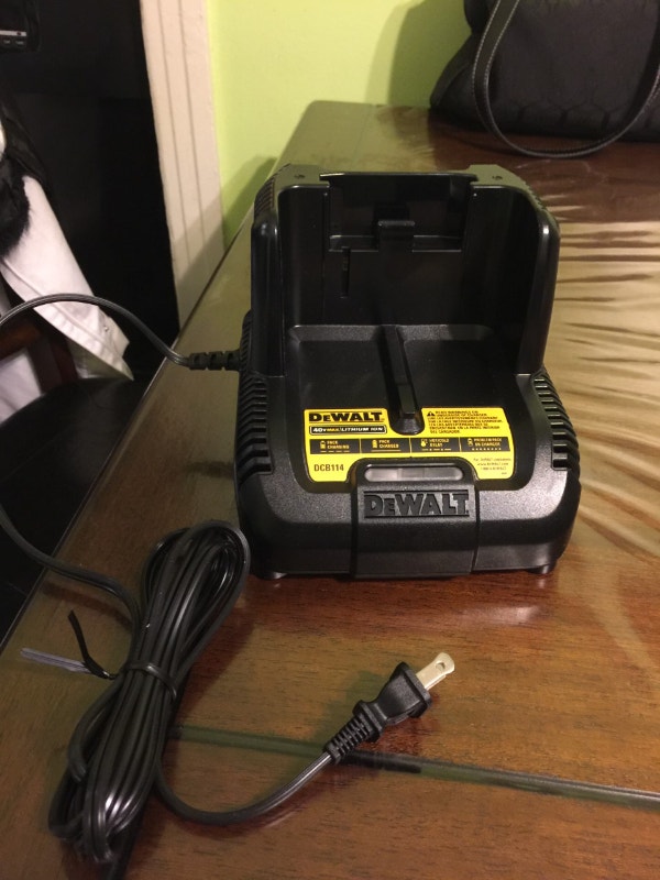 CHARGEUR 40 VOLT Outils électriques Ville de Montréal Kijiji