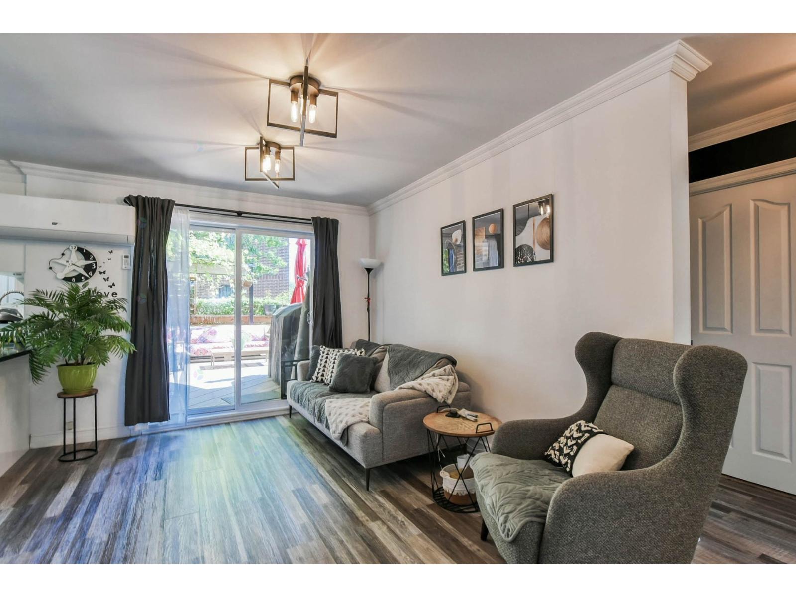 5 1/2 Condominium fully renovated with interior garage Chomedy — photo 1