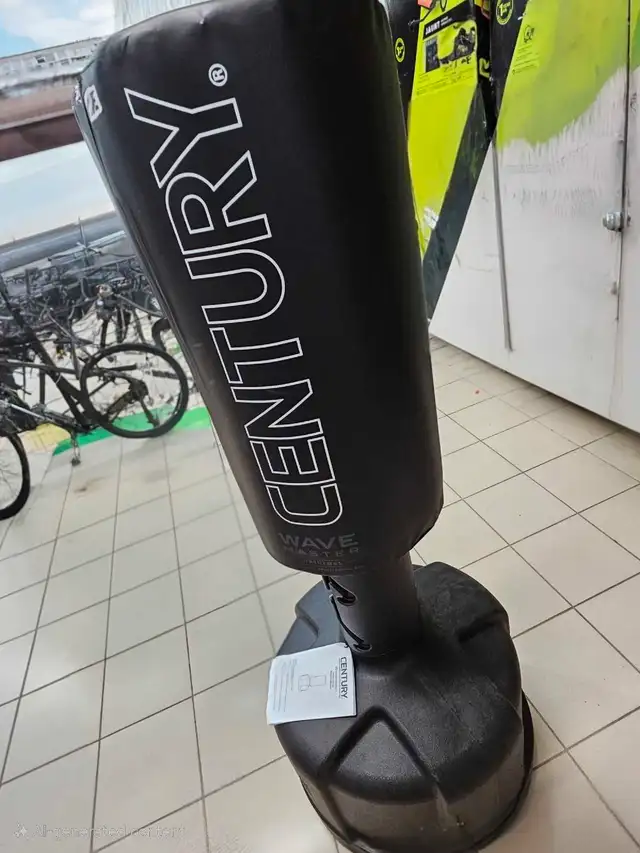 Punching Bag stand in Exercise Equipment in Kitchener / Waterloo - Image 2