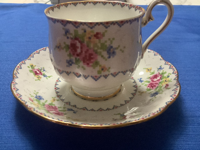 2 Vintage Fine China Tea Cup and Saucer Sets in Arts & Collectibles in Sarnia - Image 4