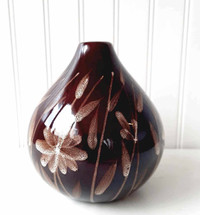 Magnifique vase en porcelaine glacée à l'intérieur fleuri
