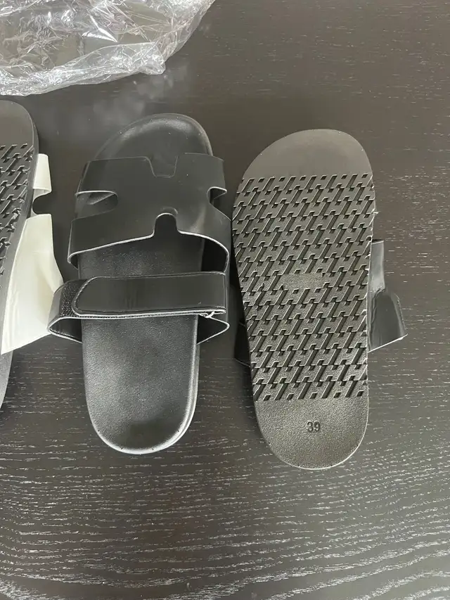 Women H style sandals in Women's - Shoes in City of Toronto - Image 4