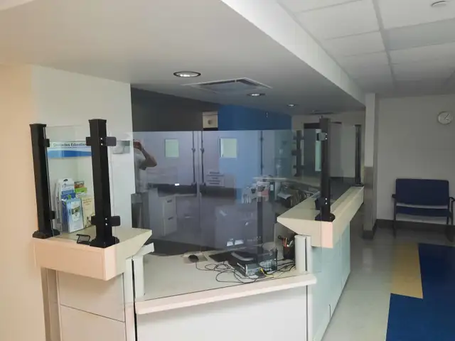 Experience Glazier, or with knowledge & Assistant Glazier in Construction & Trades in Kitchener / Waterloo - Image 3