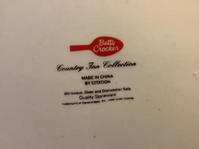Betty crocher plates lg.  in Dining Tables & Sets in Truro - Image 4