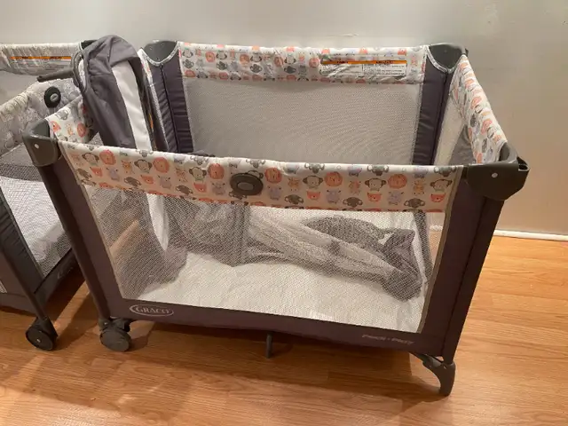 Two - Pack & Go - play pen/Cribs in Cribs in City of Toronto - Image 4