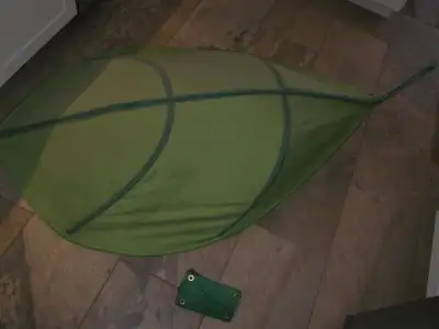 I have for sale a large decorative leaf from ikea. We had it hanging over our daugters crib. Really...