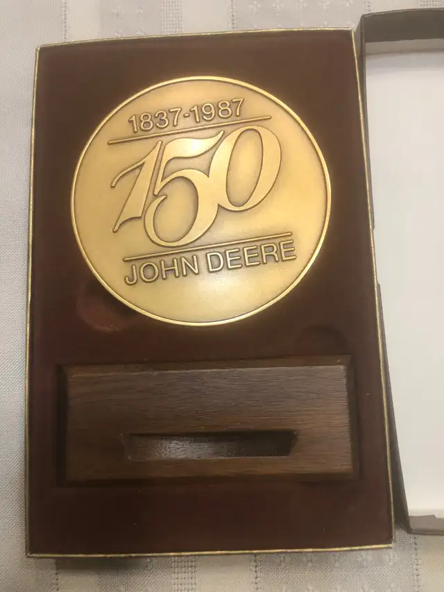 1987 John Deere 150 year Desktop Medallion w/wood Stand Advertis in Arts & Collectibles in Regina - Image 3