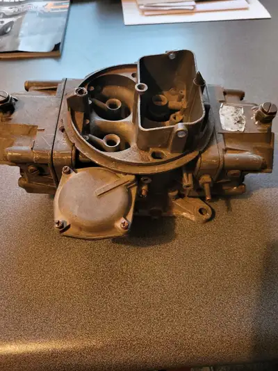 Selling a used 735cfm Holley carburetor. This carburetor is designed for high-performance applicatio...