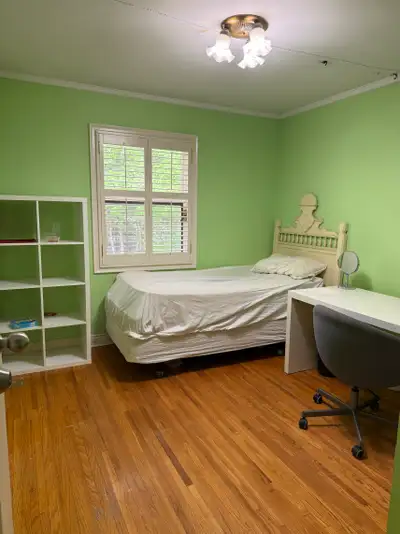 FEMALE STUDENT ROOM NORTH YORK