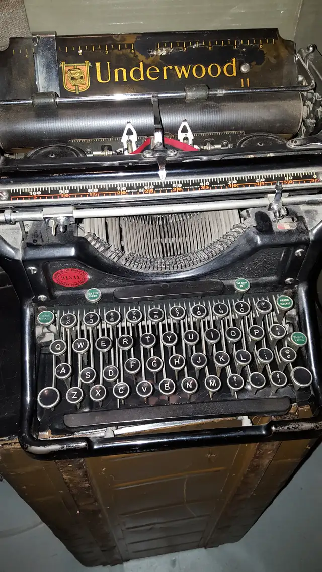 Dactylo Underwood in Arts & Collectibles in Laurentides - Image 2