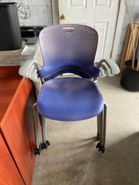 Mirra Visitor chairs on caster and glides