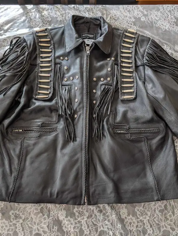 Ladies leather jacket, perfect for riders 3 XL in Women's - Tops & Outerwear in Sarnia - Image 3