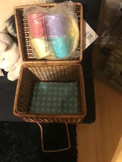 Himark Picnic Basket. Vintage 20 pc set! Flatware, Cups, Plat, View more