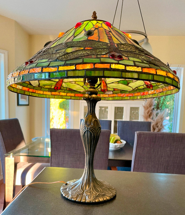 Lampe de table genre Tiffany dans Éclairage intérieur et plafonniers  à Ville de Québec - Image 2