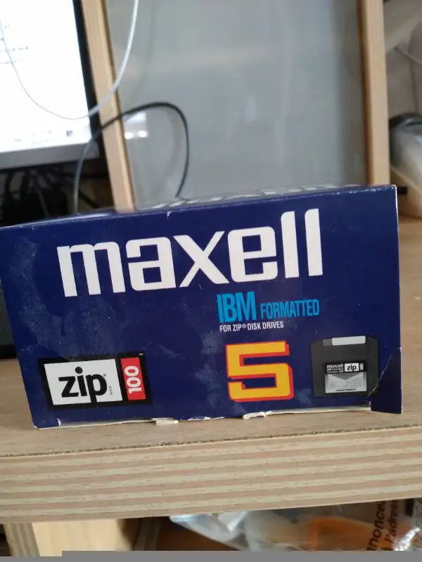 Zip disks/disquettes/New in System Components in Laval / North Shore - Image 4