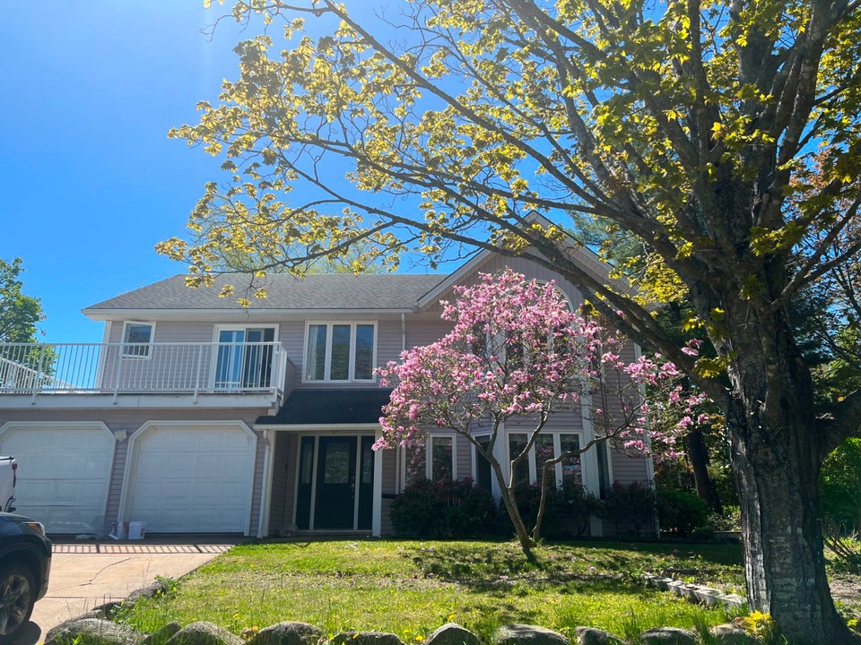 Wolfville walking distance to Acadia University campus 1