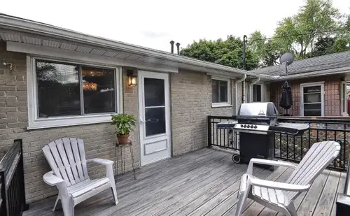 Three bedroom and one washroom house for rent in Aurora. Near Yonge and Wellington. Close to all ame...
