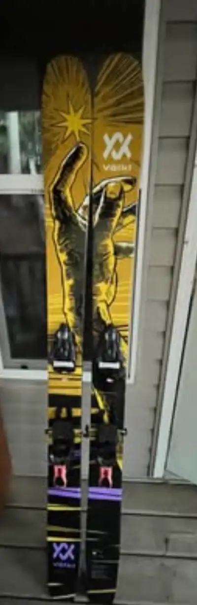 Selling my Völkl Revolt 114 skis in 177 cm with Strive 16 bindings. These skis were only used for ab...