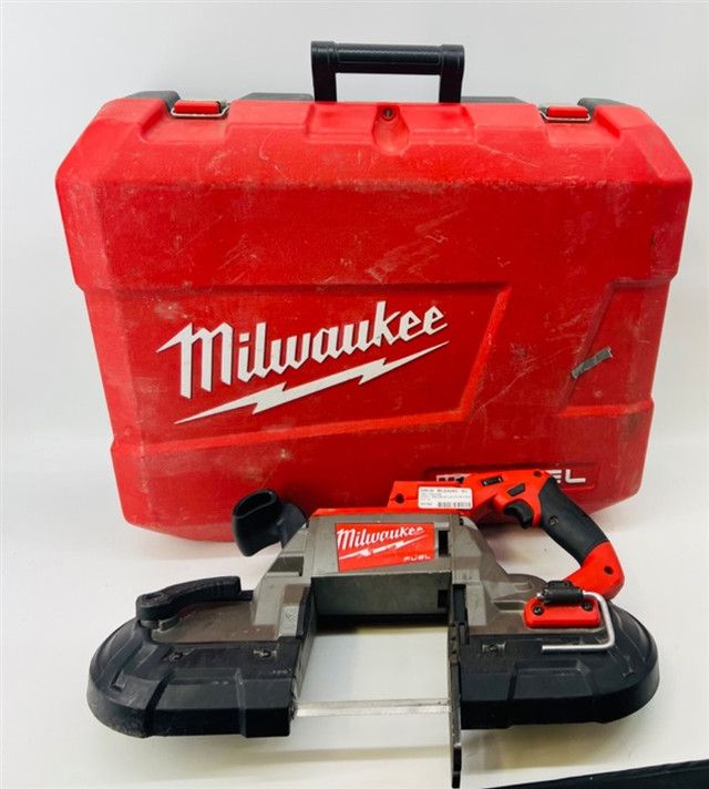 MILWAUKEE BAND SAW in Power Tools in Barrie