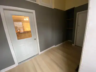 Studio apartment for rent located in downtown Tweed, ground floor. $1500 per month all inclusive. On...