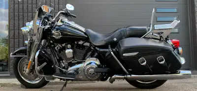 LIKE NEW! OVER $30k INVESTED! SACRIFICE $8500 2009 HARLEYDAVIDSON FLHRC ROAD KING - Vivid Black - 96...