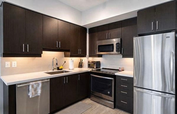 Lease: 1BR+den, Heat, Water, Locker, Parking Included 1