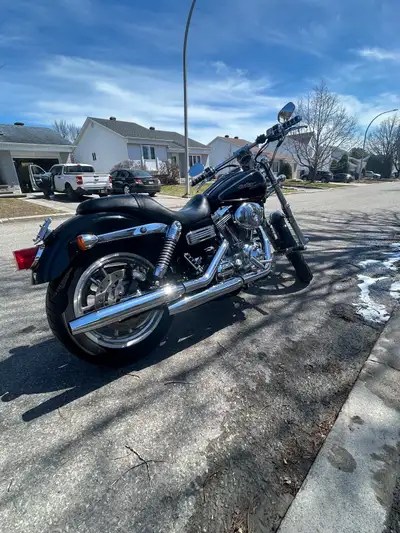 Dyna superglide stage 2 Beaucoup de pièces d’origine changer pour de petits upgrade côté esthétique...