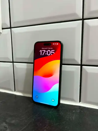 Modèle du cellulaire : iPhone 15 Plus 128gb ✅ État de la batterie : Excellente condition à 97% État...