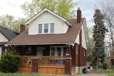 3+2 BR House for Rent | 2 Bath | 2 Parking | Walk to UWindsor, Riverside, Ambassador Bridge | $2,499...