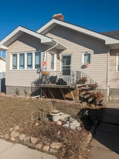 2 bedroom 1 bath main floor suite Available July 15 or Aug 1st