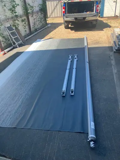 SOLD PENDING P/U. This is a Dometic 8500 RV awning -18 foot long. Here are some of its specification...