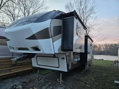 I'm selling a well-maintained 2014 Keystone High Country 337, a fifth wheel perfect for comfortable...