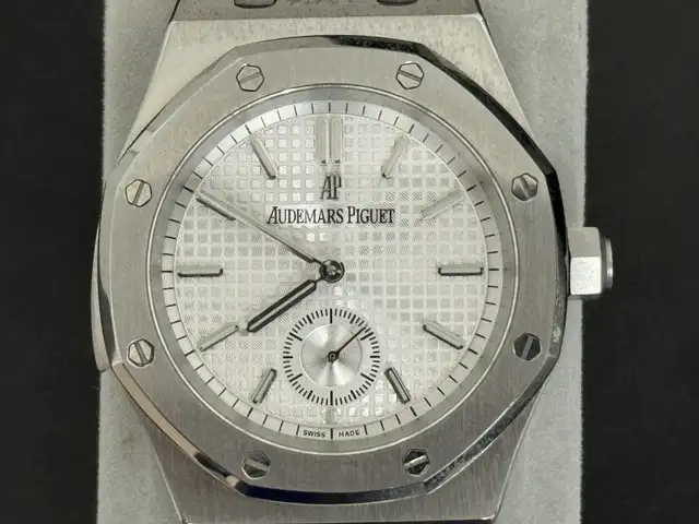 Audemars Piguet AP Royal Oak Watch Montre in Jewellery & Watches in City of Montréal - Image 4