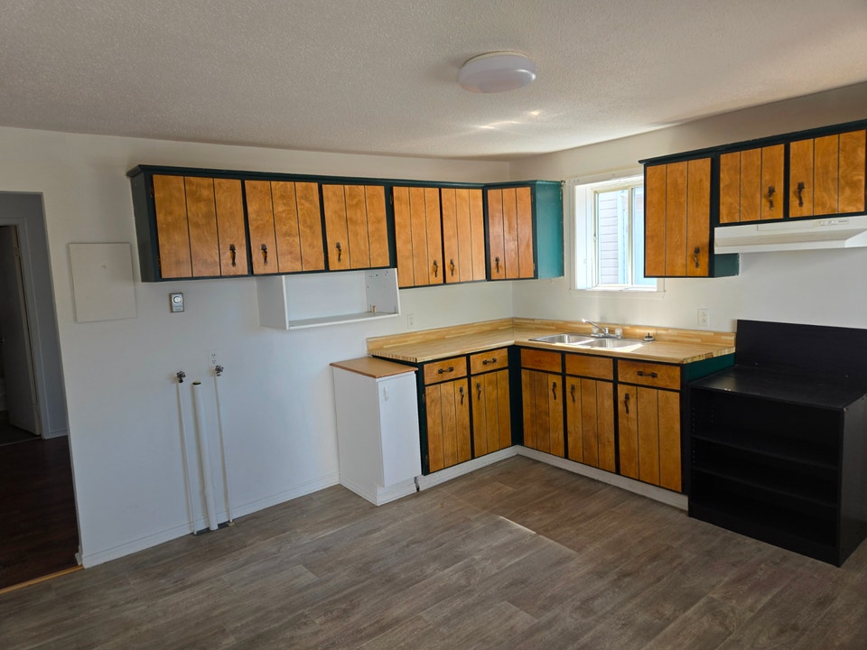 669A MAIN ST,  HAWKESBURY, ON 1