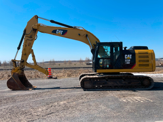 Excavatrice Cat 323 pelle mécanique Caterpillar Diesel Excavator dans Équipement lourd  à Laval/Rive Nord