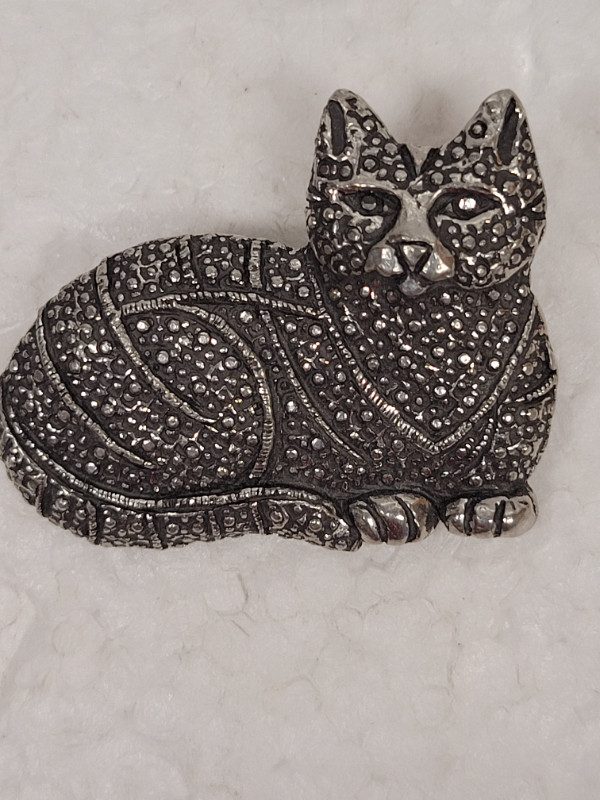 Vintage Fine Seagull Pewter Cat Brooch in Jewellery & Watches in Dartmouth - Image 2